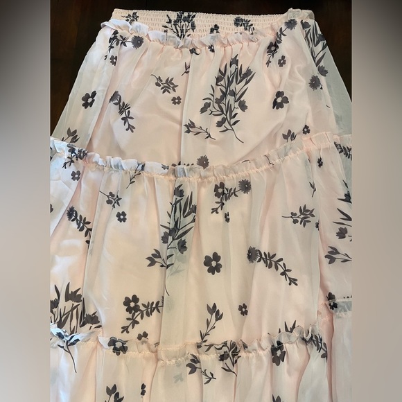 Kimi and Kai Maternity Maxi Dress - Picture 4 of 4